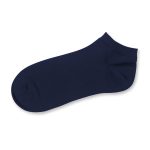 Navy ankle sock featuring a smooth texture and a simple design. Includes a logo on the side.