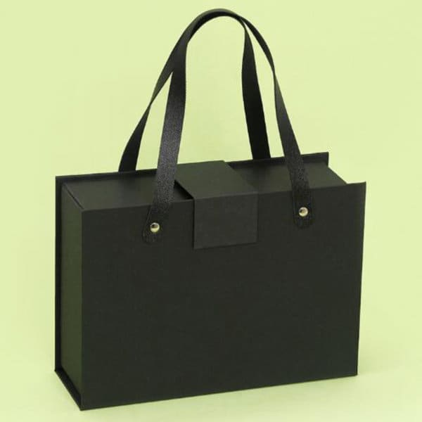 A black portable foldable gift box with a handle, featuring a secure closure and a simple design. A black portable foldable gift box with a handle, featuring a secure closure and a simple design.