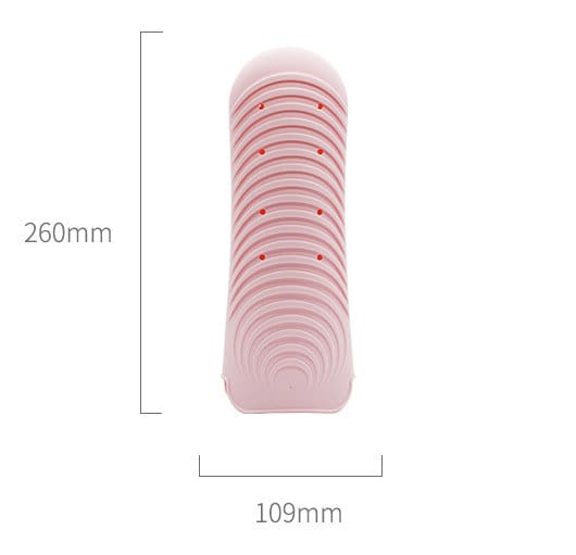 A pink silicone mat pouch with measurement markings, designed for heat resistance. It has a logo on the surface. A pink silicone mat pouch with measurement markings, designed for heat resistance. It has a logo on the surface.