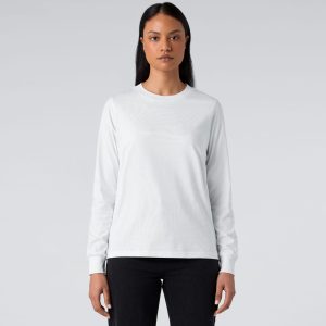 A long-sleeve white T-shirt featuring a fitted design, paired with dark jeans. It has a logo on the front.