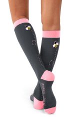 Compression socks in grey with pink accents, featuring a bee design on the back and a logo. Two pairs included.