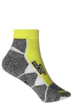 Sport sneaker socks in grey and vibrant yellow, featuring a logo and a low-cut design.