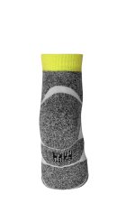 Sport sneaker socks in grey with a yellow cuff, featuring a textured design and a logo.