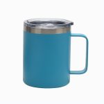 A drink mug in a bright blue colour with a stainless steel rim and a clear lid, featuring a handle.