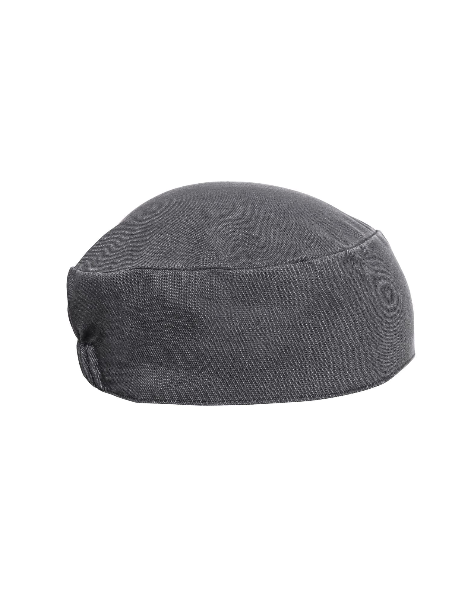A grey chef's skull cap with a rounded shape and fabric texture, featuring a logo on the side. A grey chef's skull cap with a rounded shape and fabric texture, featuring a logo on the side.