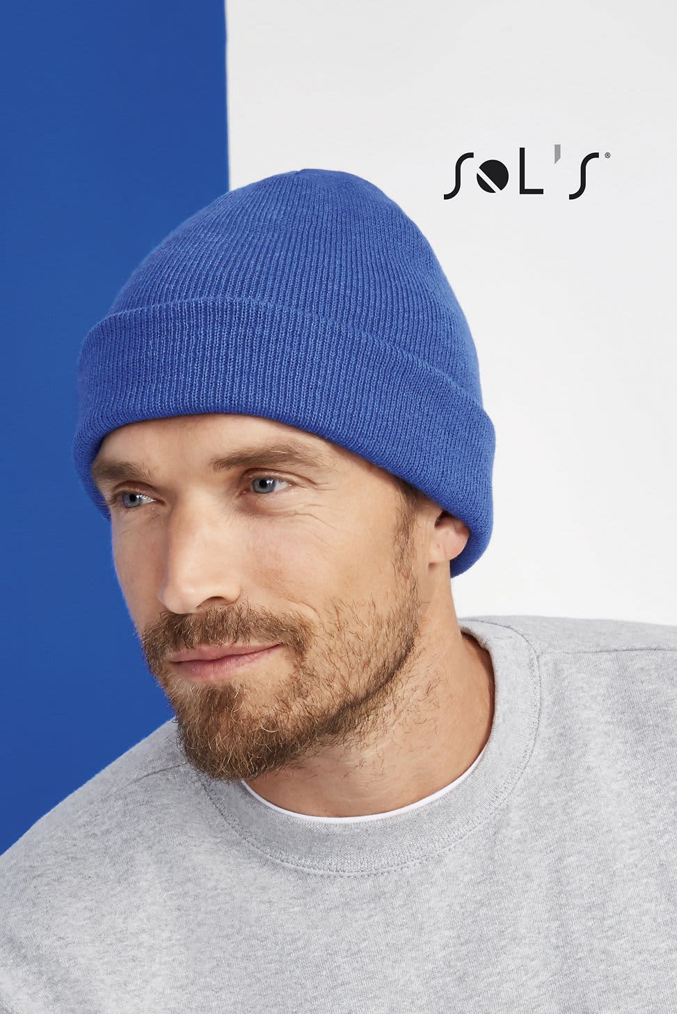 A blue 100% acrylic beanie worn by a man, set against a blue and white background. It features a logo. Beanie 100% acrylic PITTSBURGH - Image 1