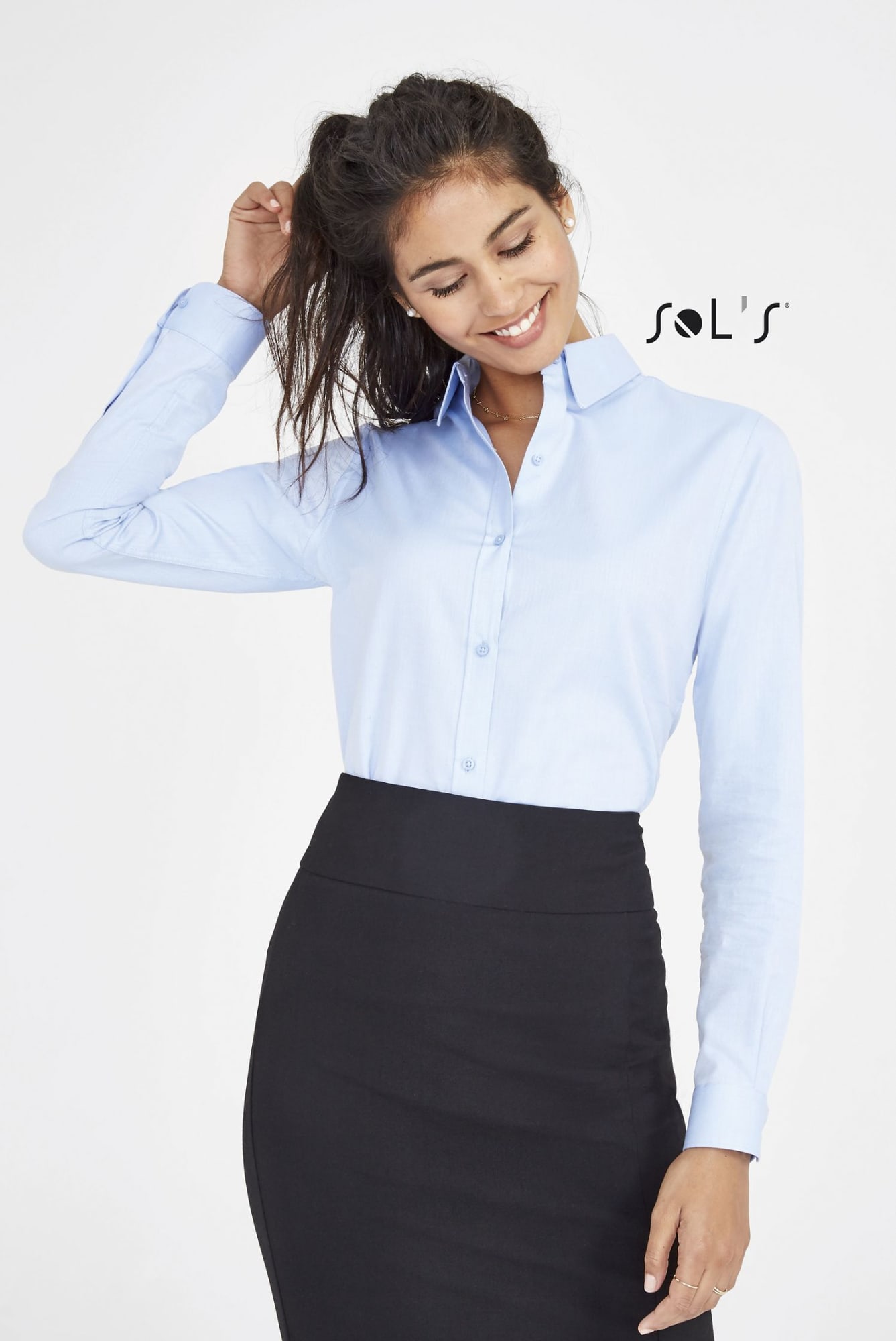 A light blue long sleeve women's herringbone shirt, featuring a collar and buttons, with a logo present. Business shirt BRODY WOMEN'S - HERRINGBONE SHIRT long sleeve - Image 1