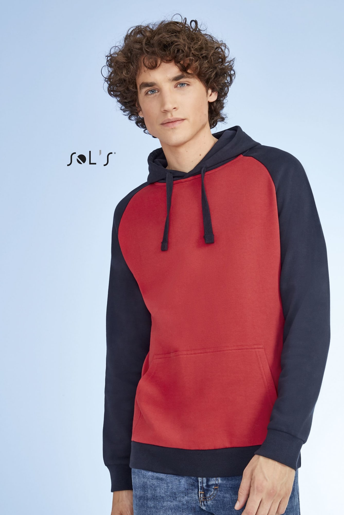 A two-tone unisex hoodie featuring raglan sleeves in red and navy, made from 80% ring spun cotton and 20% polyester. Hoodie two tone UNISEX raglan sleeves 80% ring spun cotton 20% polyester SEATTLE - Image 1