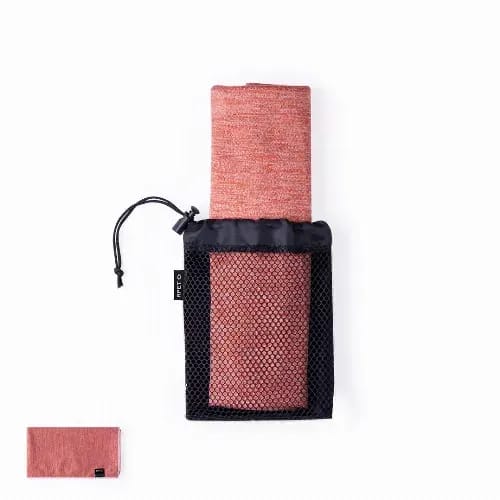 A compact, rolled-up red towel in a black mesh storage pouch, featuring a drawstring closure. Guds - Image 1