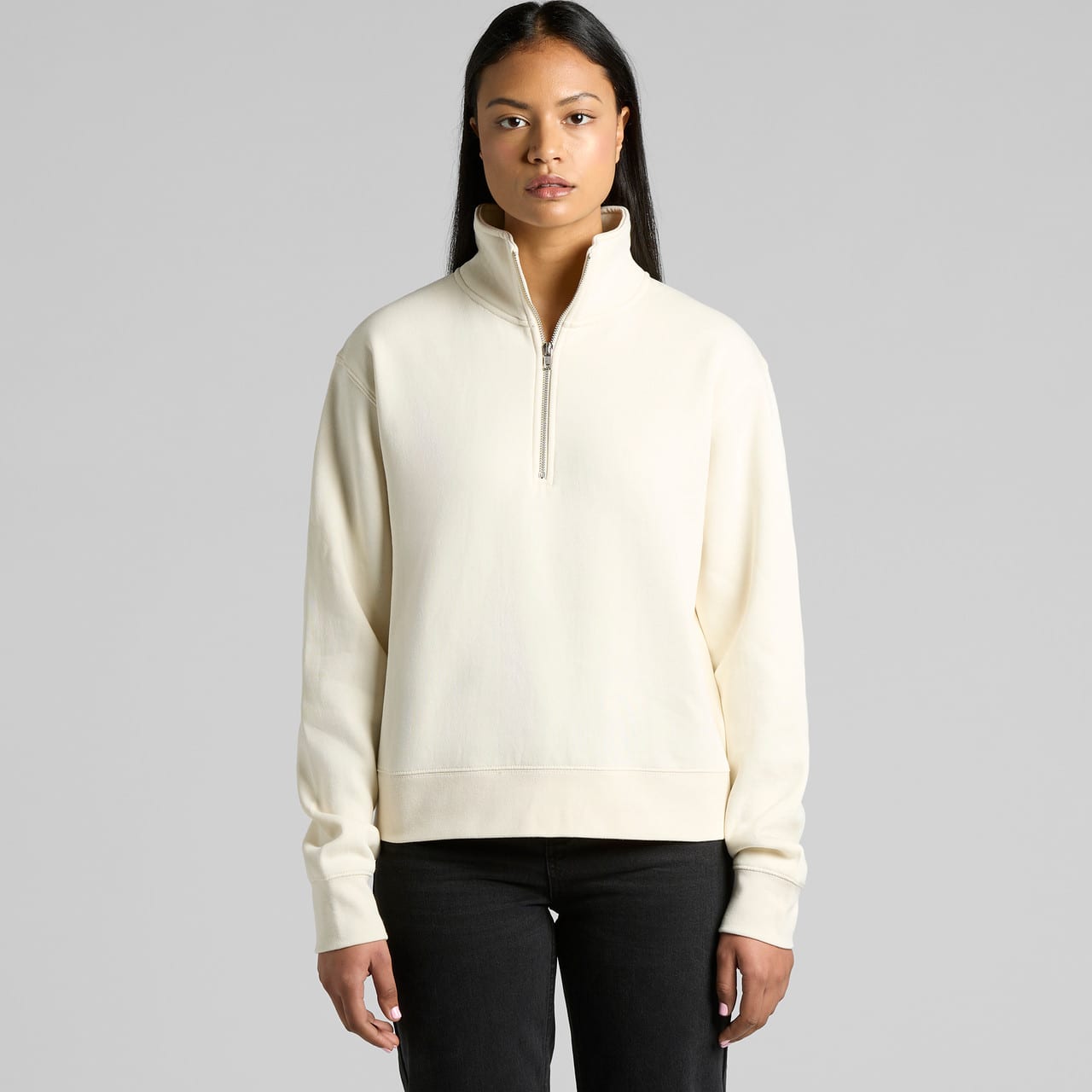 A cream-coloured half zip crew jumper with a relaxed fit and long sleeves, featuring a small logo. Wo's Stencil Half Zip Crew - Image 1