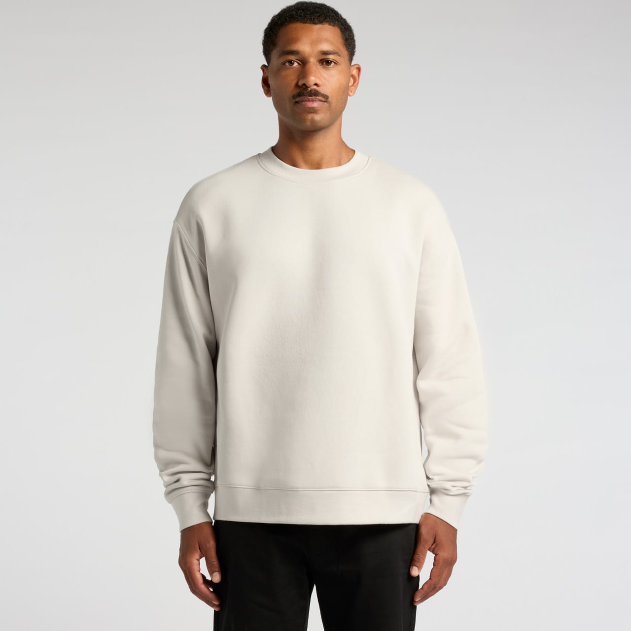 A light grey sweater on a man, featuring a relaxed fit and long sleeves. The garment has a logo on it. Relax Crew - Image 1